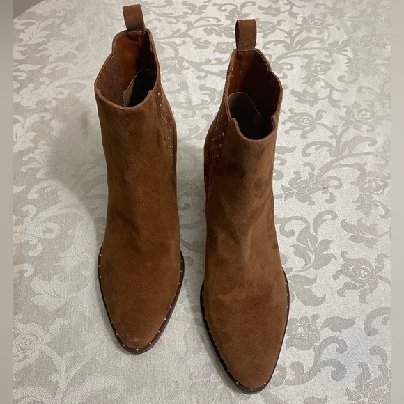 White House Black Market Shoes - -- WHITE HOUSE BLACK MARKET Heidi Gore Ankle Boot size 9